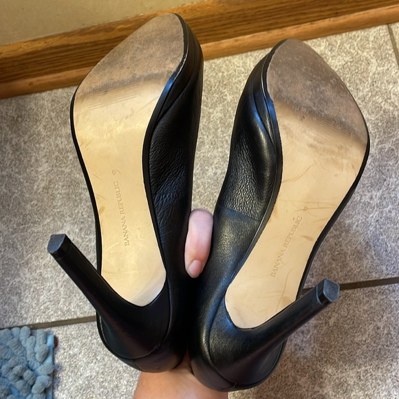 BANANA REPUBLIC UEC Women’s Size 9 Black Leather Heel Platform Pumps Round Toe - Picture 15 of 17
